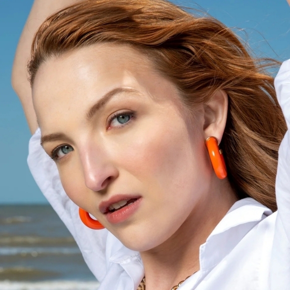 Kenneth Jay Lane Mini Coral Colored Tube Hoop Earrings - Picture 6 of 6